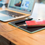 വിമാനത്തിനുള്ളിൽ പവർ ബാങ്കുകൾ ഉപയോഗിക്കുന്നത് നിരോധിച്ച് ഇന്ത്യ: യുഎഇ യാത്രക്കാർ അറിയേണ്ട കാര്യങ്ങൾ…!