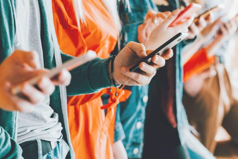 മാധ്യമ നിയമം തെറ്റിച്ച് നിലവാരമില്ലാത്ത ഉള്ളടക്കം സൃഷ്ടിച്ചു; സോഷ്യൽ മീഡിയ ഉപയോക്താക്കൾക്കെതിരെ കേസെടുത്ത് UAE