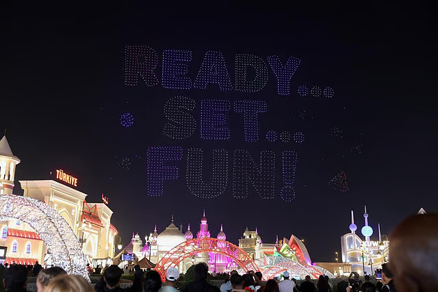 വിസ്മയ രാവിൽ ദുബായ്; സീസൺ 30 ലെ ഏറ്റവും വലിയ ഡ്രോൺ ഷോയുമായി ഗ്ലോബൽ വില്ലേജ്